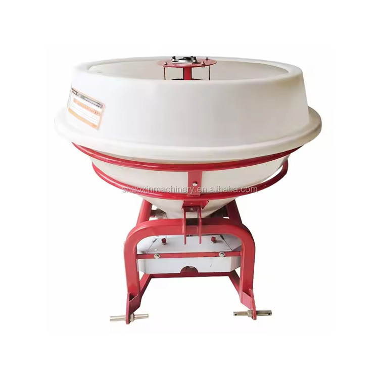 Penerapan Alat Penebar Pupuk Plastik di Lapangan